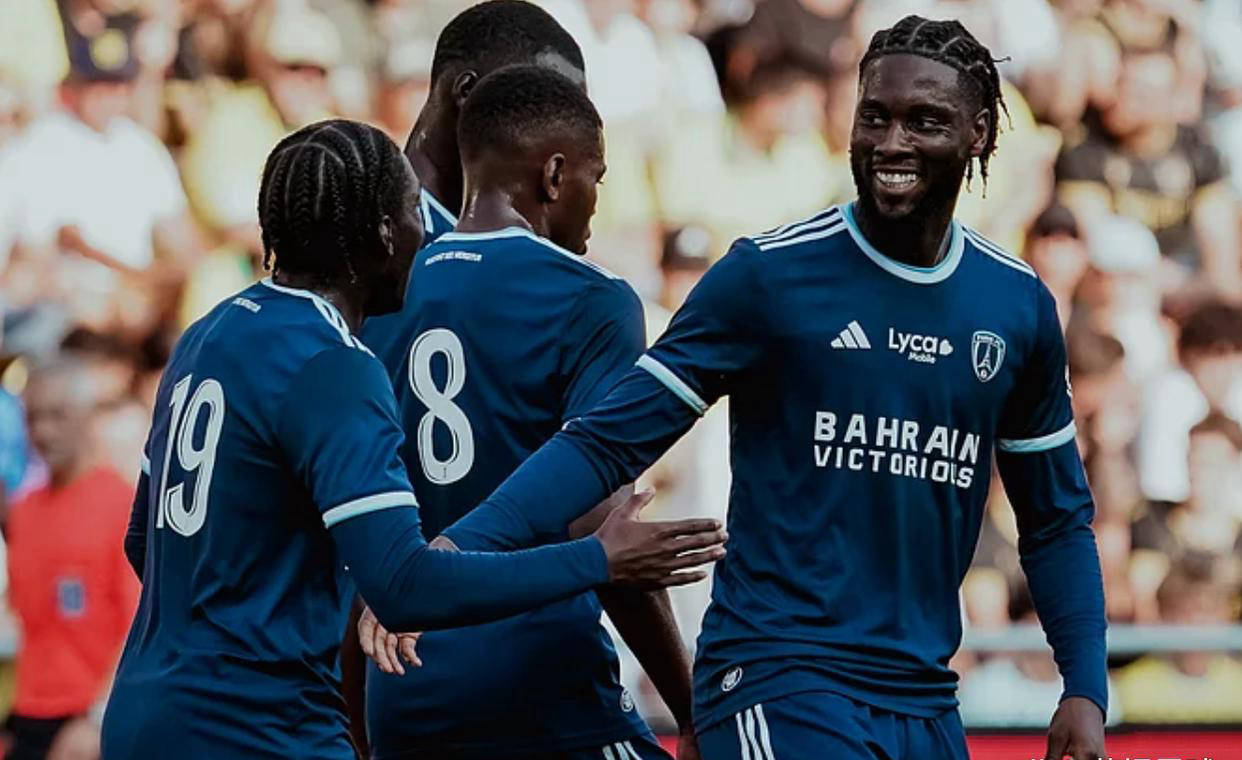 南特主场不敌巴黎FC,遭遇失利 南特主场不敌巴黎FC,遭遇失利