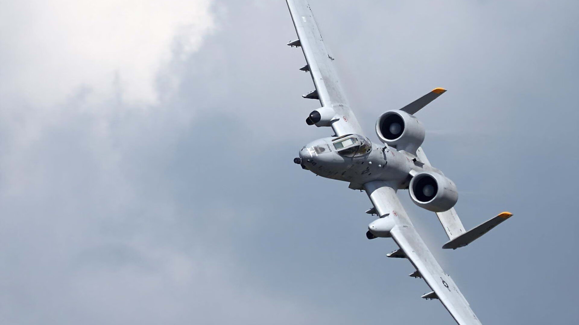 弯道超车，当霍勒迪在最后三圈接管比赛