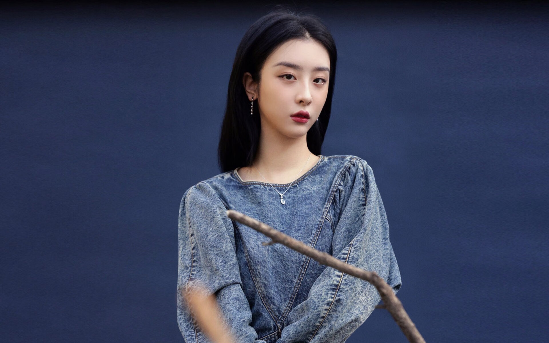 哥伦比亚铁闸冰封蓝鹰，楚阿梅尼一剑封喉锁定世纪之战